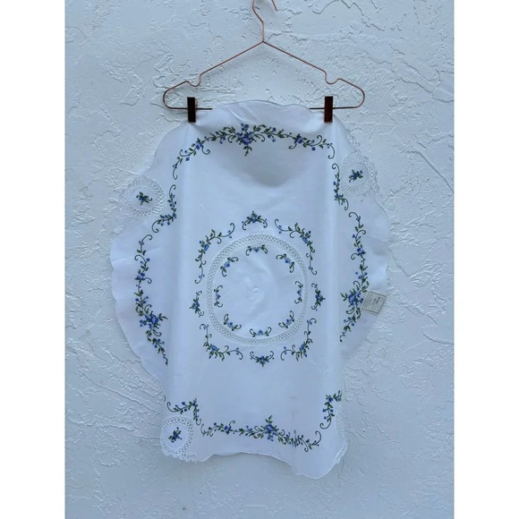 Vintage Hand Cross Stitch and Hand Crochet Lace Oval Table Mat White Size 36x36 - Picture 1 of 10